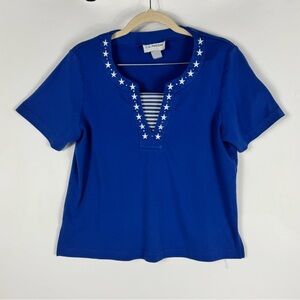 C.D. Petites Women's Blue Stars and Stripes Short Sleeve Top Size Petite Medium